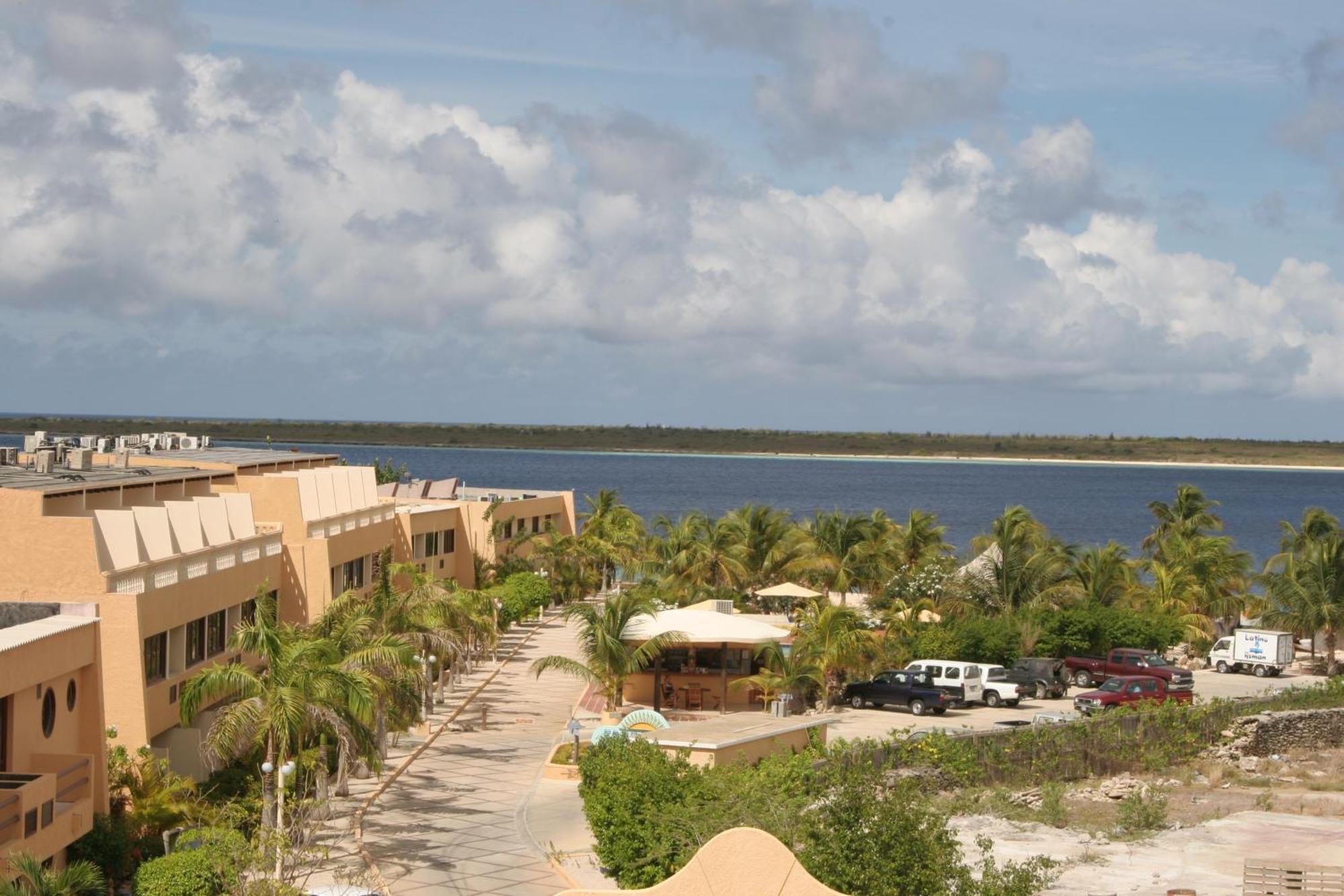 Eden Beach Resort - Bonaire Кралендижк Екстериор снимка